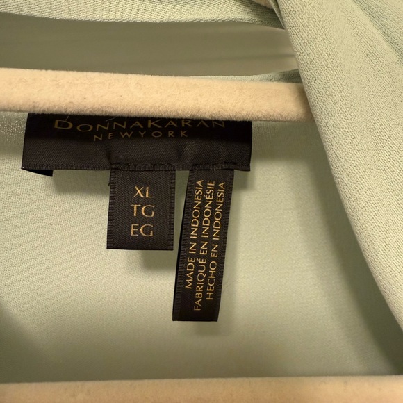 Elegant Women's Tie-Neck Blouse - Picture 2 of 3